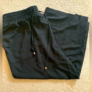 Black loose fitting Capri pants size 2x